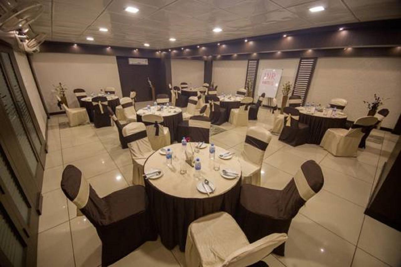 Anr Hotels لاكناو المظهر الخارجي الصورة